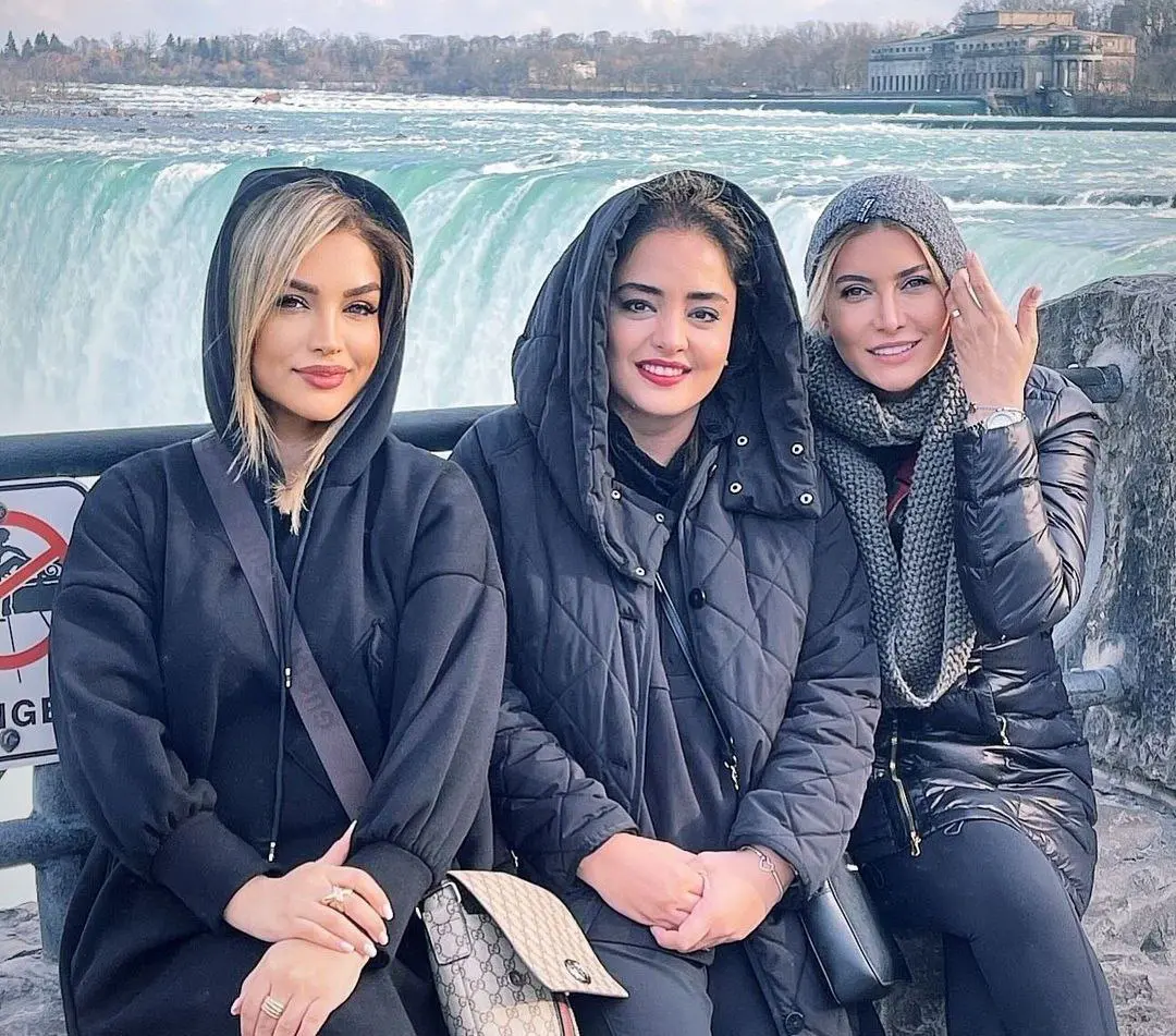کانادا گردی خواهر پژمان جمشیدی درکنار دو خانم بازیگر معروف+ عکس